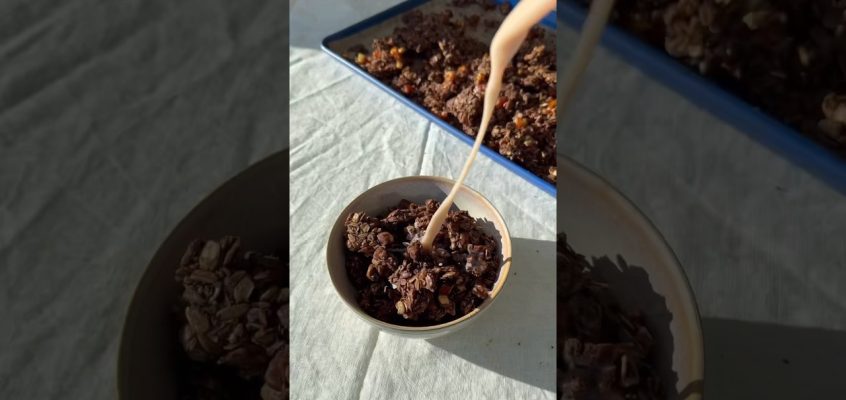 Chocolaty, clustery granola. Check the description for the full #recipe