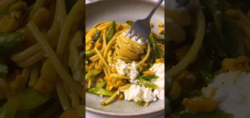 Alexa’s Caramelized Corn and Asparagus Pasta With Ricotta recipe is in the description 🍝