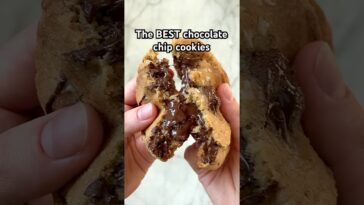 The BEST chocolate chip cookies. Recipe’s in the description! #shorts