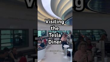 Tesla Diner draws fans and protesters alike. Read the full story on NYTimes.com #tesla #shorts